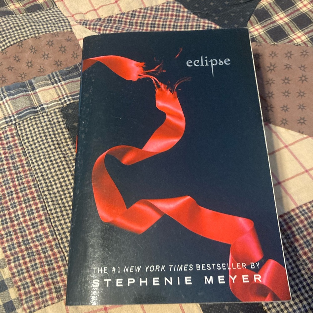 Eclipse by Stephenie Meyer Paperback
